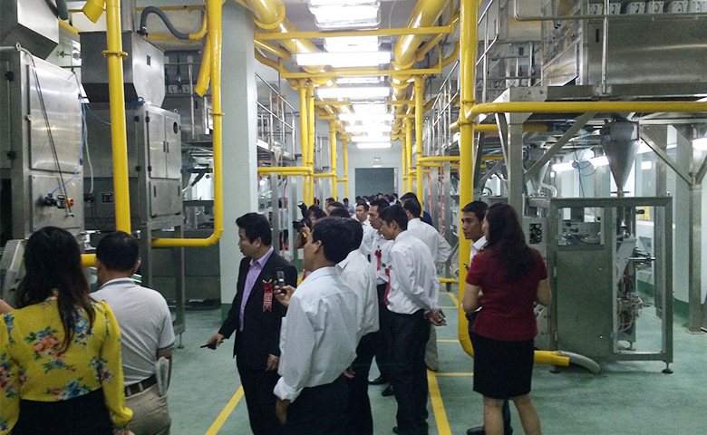 洗衣粉包裝機流水線客戶現場