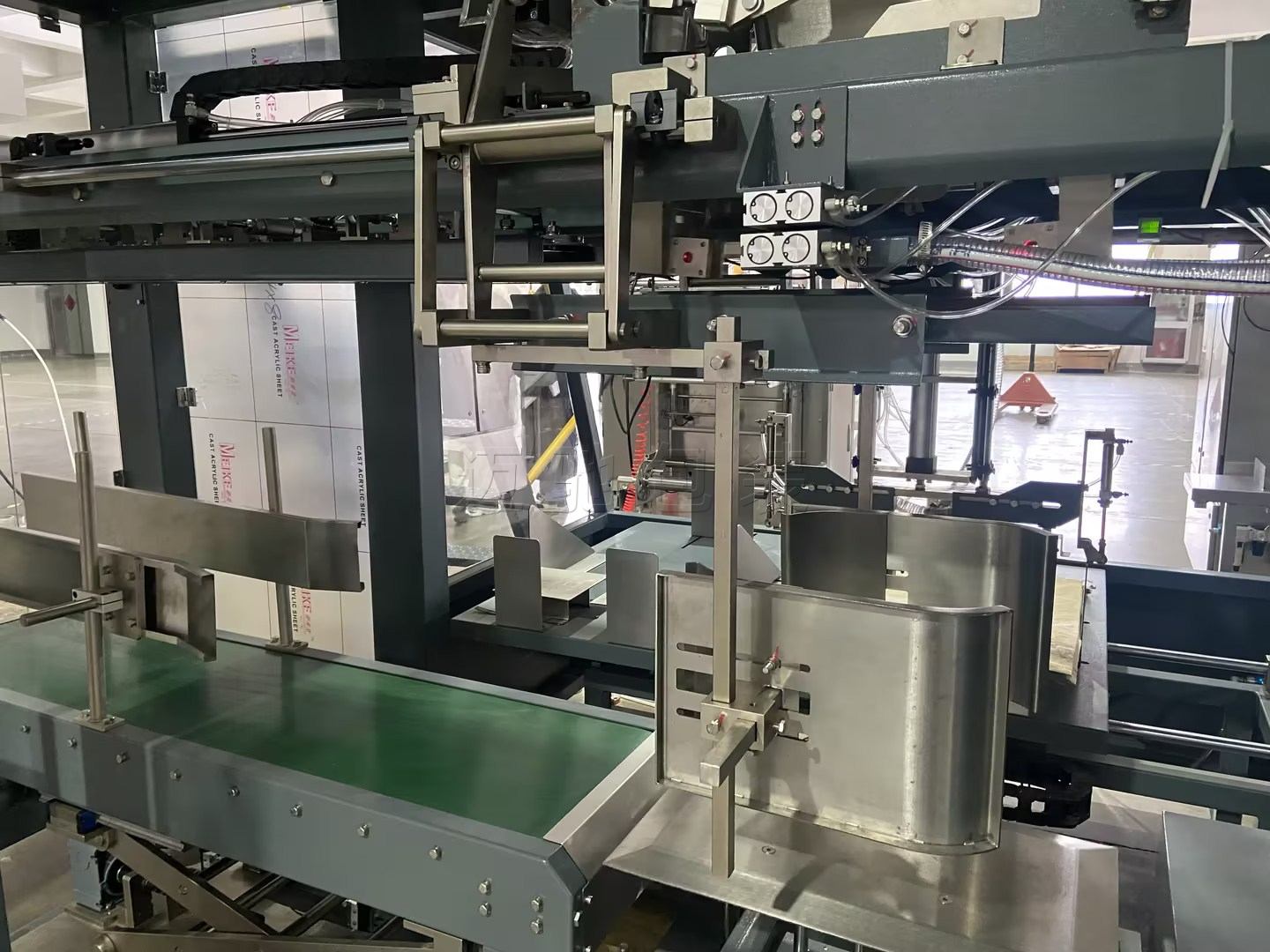 25 公斤硫銨與化工粉體包裝機：廣州邁馳設(shè)備顯實力